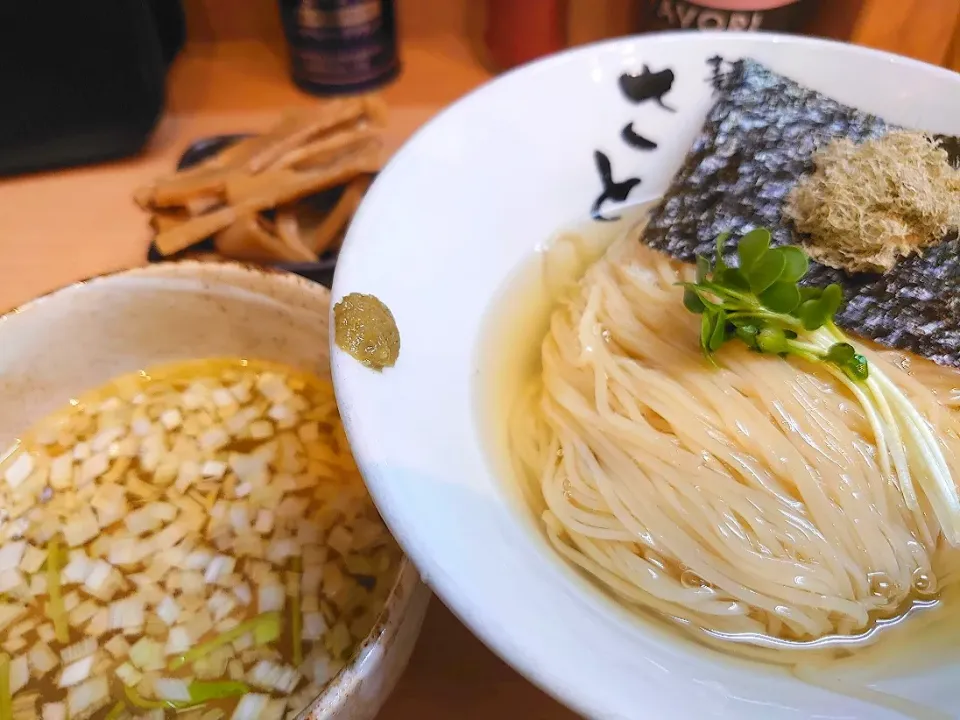 【夏季/数量(30食ほど/日)限定】
自家製麺 麺処さとう 本蓮沼本店
昆布水つけ麺 (900円)
＋メンマ (別皿、110円)
@本蓮沼1分
(赤羽から徒歩22分)
22201|大脇さん