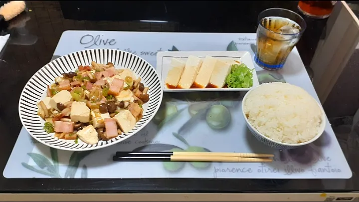 Snapdishの料理写真:ベーコン炒め＆豆腐セット|ポテさん