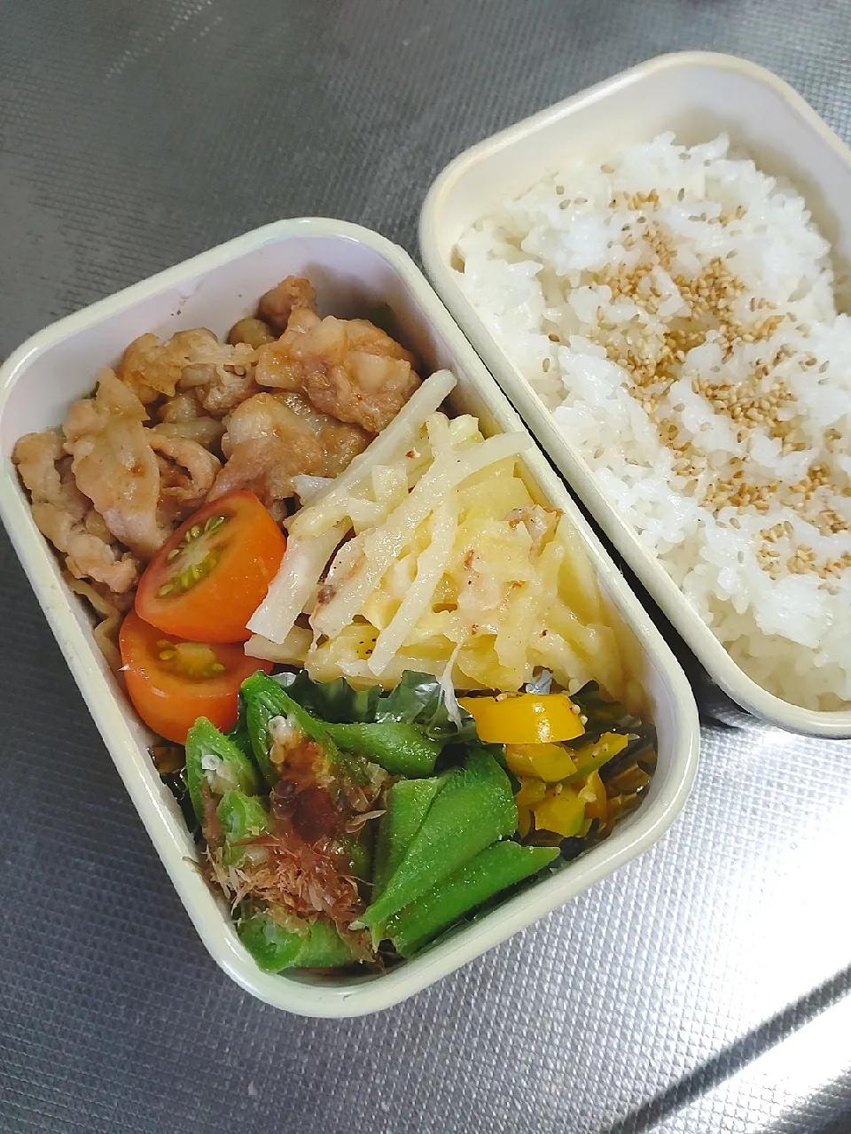 Snapdishの料理写真:豚ロース炒め弁当|ぱんださん