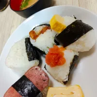 Snapdishの料理写真:おにぎりの夕飯|🍓マツコ🍓さん