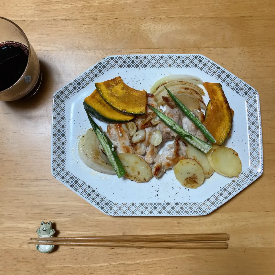 Snapdishの料理写真:チキンステーキと焼き野菜🥔|ちゃみこさん