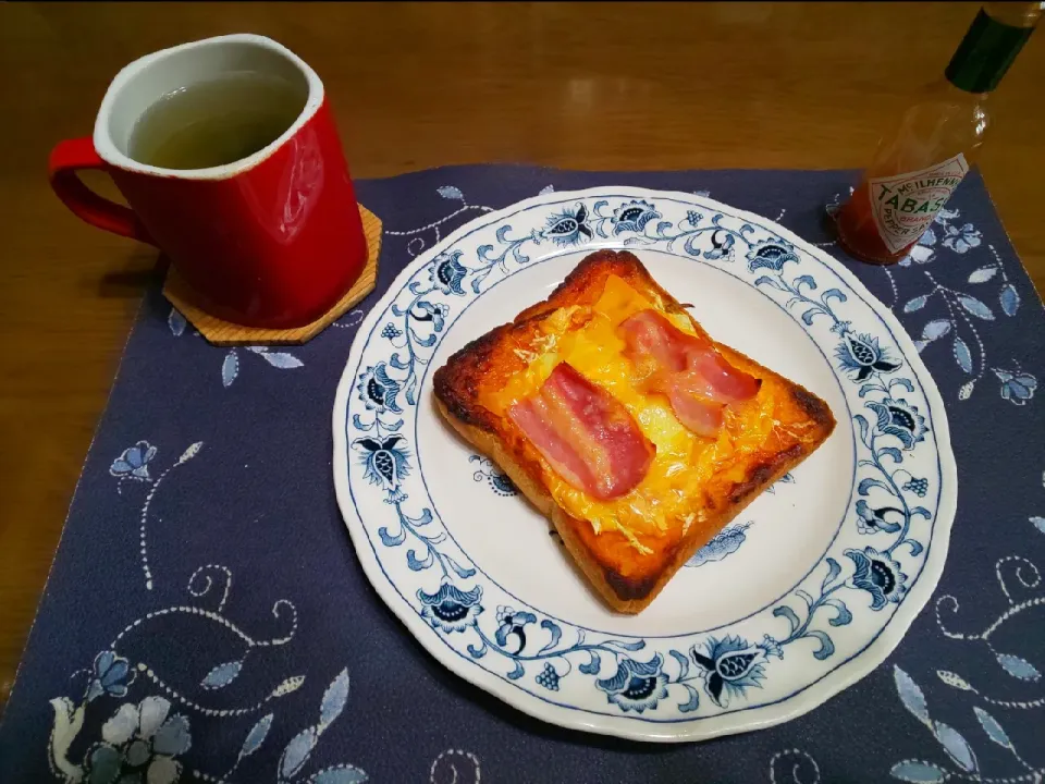 ガーリックピザトースト(朝ご飯)|enarinさん