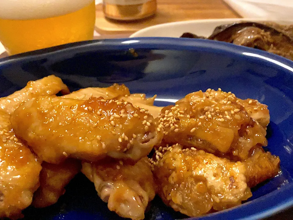 Snapdishの料理写真:今日のおうち居酒屋セット🍺やみつき手羽先🍗茄子のオイマヨ炒め🍆キムチ🌶|gunlove❤さん