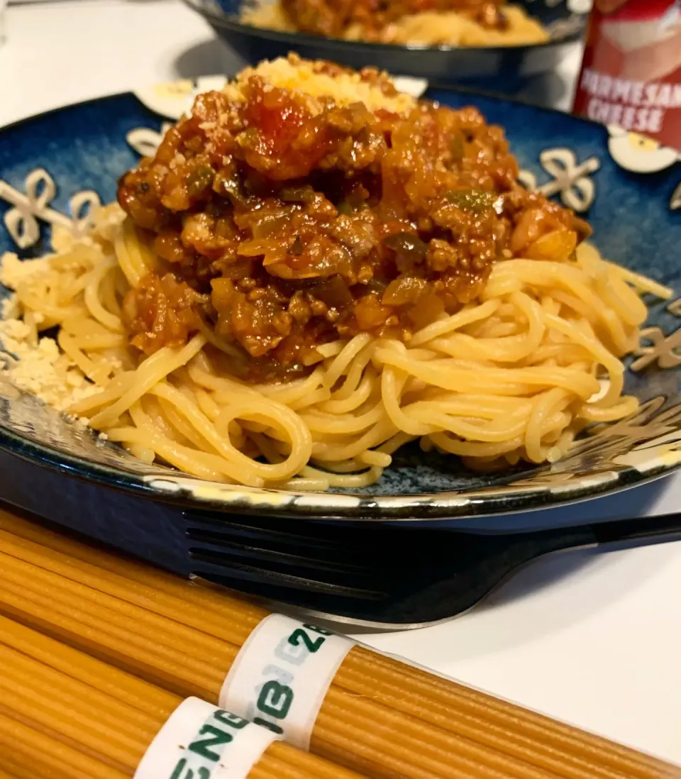 Snapdishの料理写真:黄えんどう豆の麺でスパゲティミートソース🍝|みっこちゃんさん