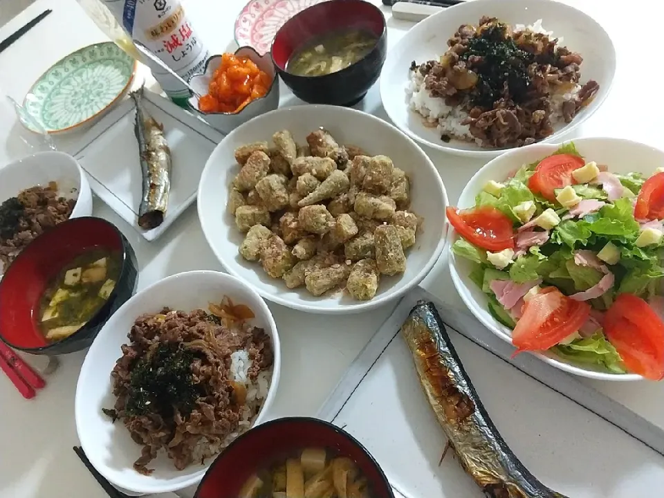 夕食(*^^*)
牛丼
秋刀魚塩焼き
オクラ唐揚げ
サラダ🥗
オイキムチ
お味噌汁(生青のり、油揚げ、豆腐)|プリン☆さん