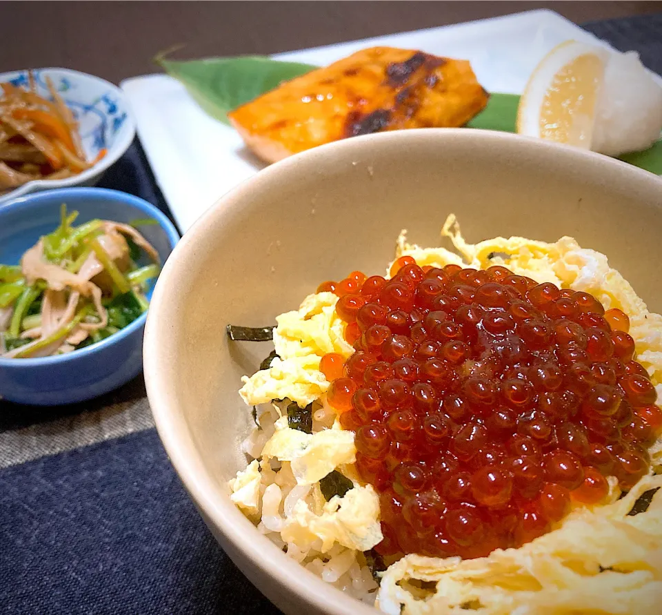 9/23 休肝日ごはんはいくら丼💗|あーるさん