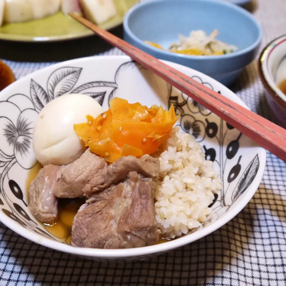 玄米ごはんと豚肉のナンプラー煮|麻紀子さん