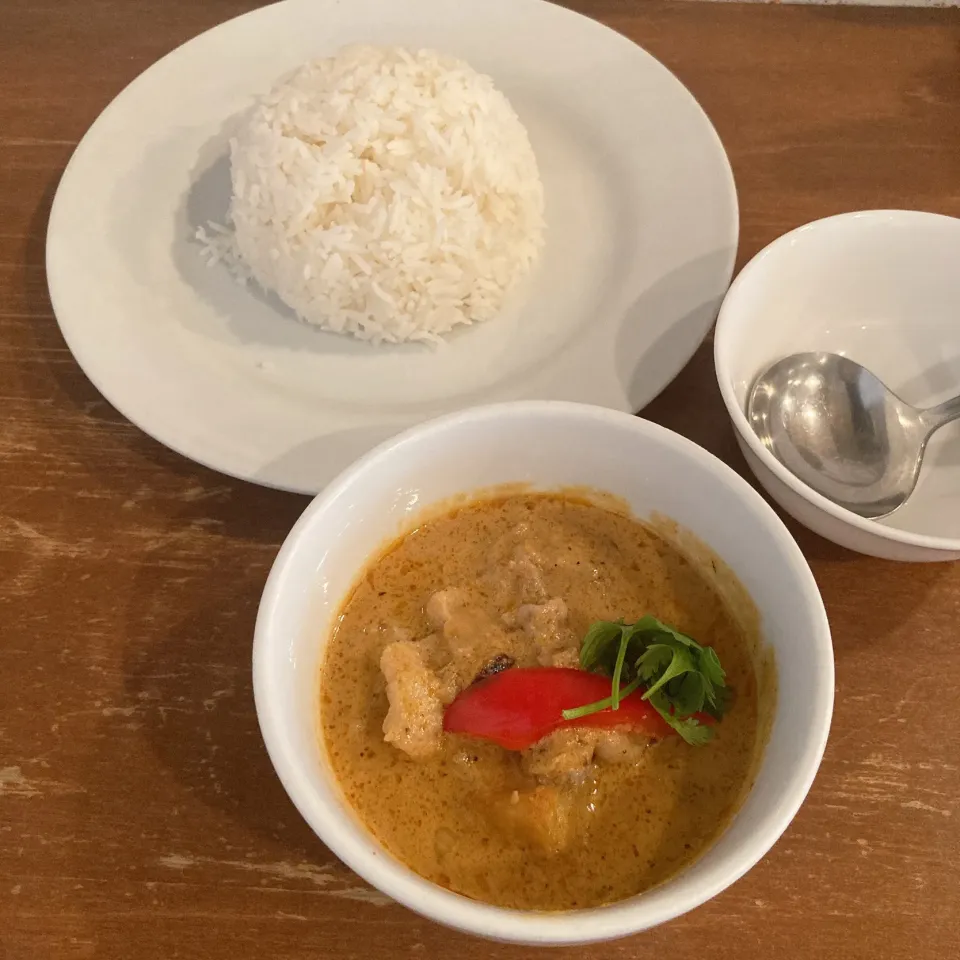 牛肉とじゃがいものマッサマンカレー🍛|ちゃみこさん