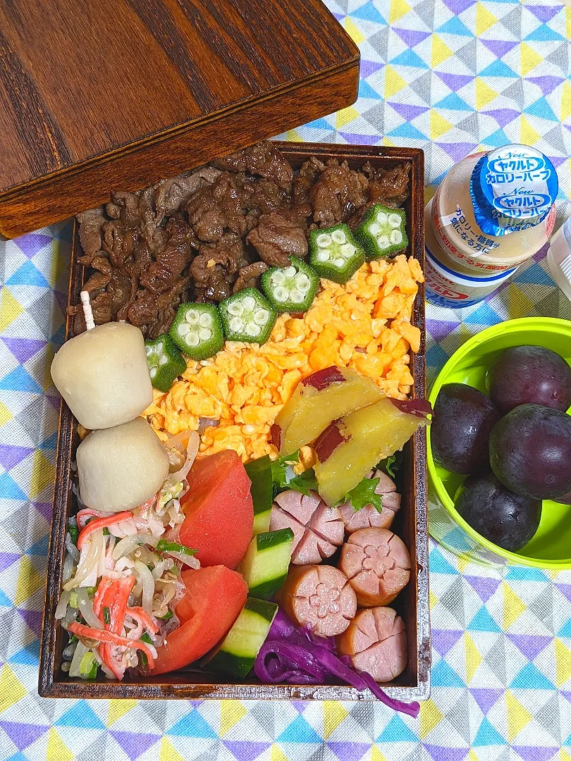 本日のお弁当〜。からあげビールさんのお料理。ニラともやしとカニカマ節約ナルムからのネギバージョン|f.1125beさん