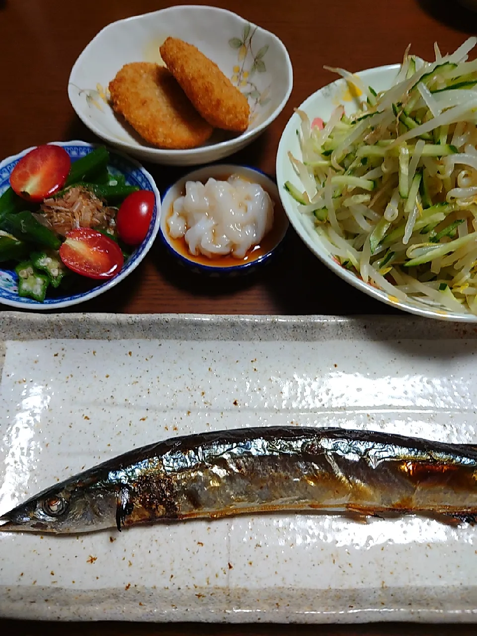 秋刀魚
オクラとプチトマト
もやしサラダ
イカソーメン
コロッケ|ぱやさん