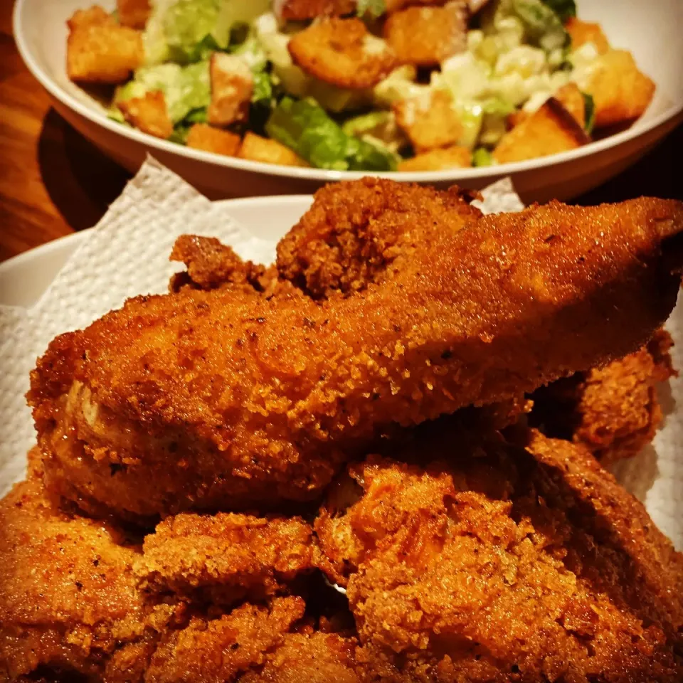 Dinner ! Dinner ! Dinner! 
EFC (Emanuel’s Fried Chicken ) 
Mixed Herbs & Spices with Cornflour shallow fried until light and crispy 
With a Avocado &  Celery Ca|Emanuel Hayashiさん