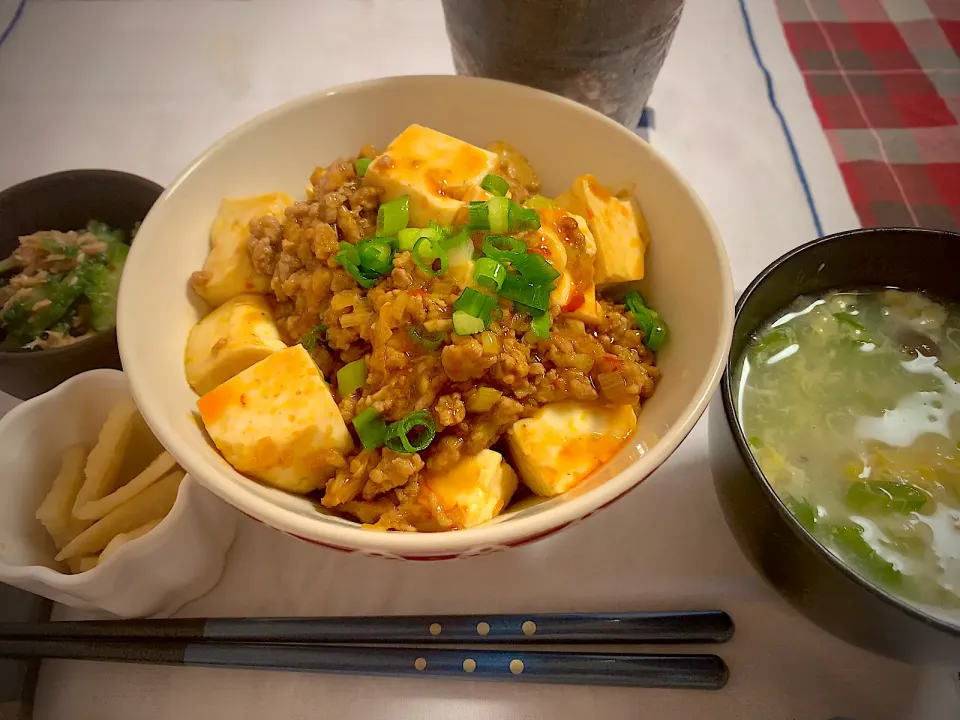 Snapdishの料理写真:2022/9/23晩御飯はおかめ豆腐を使った男飯👨麻婆豆腐丼😊最高でした。|ひーちゃんさん