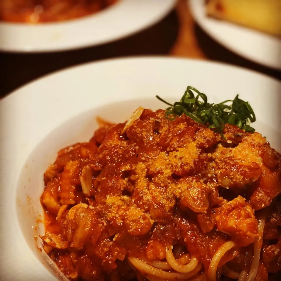 Snapdishの料理写真:Dinner ! Dinner ! 
Mixed Seafood in a Rich Tomato & Genoese Sauce with Garlic Toast 
#basil #genoese #italiandish #freshisbest #chefemanuel|Emanuel Hayashiさん