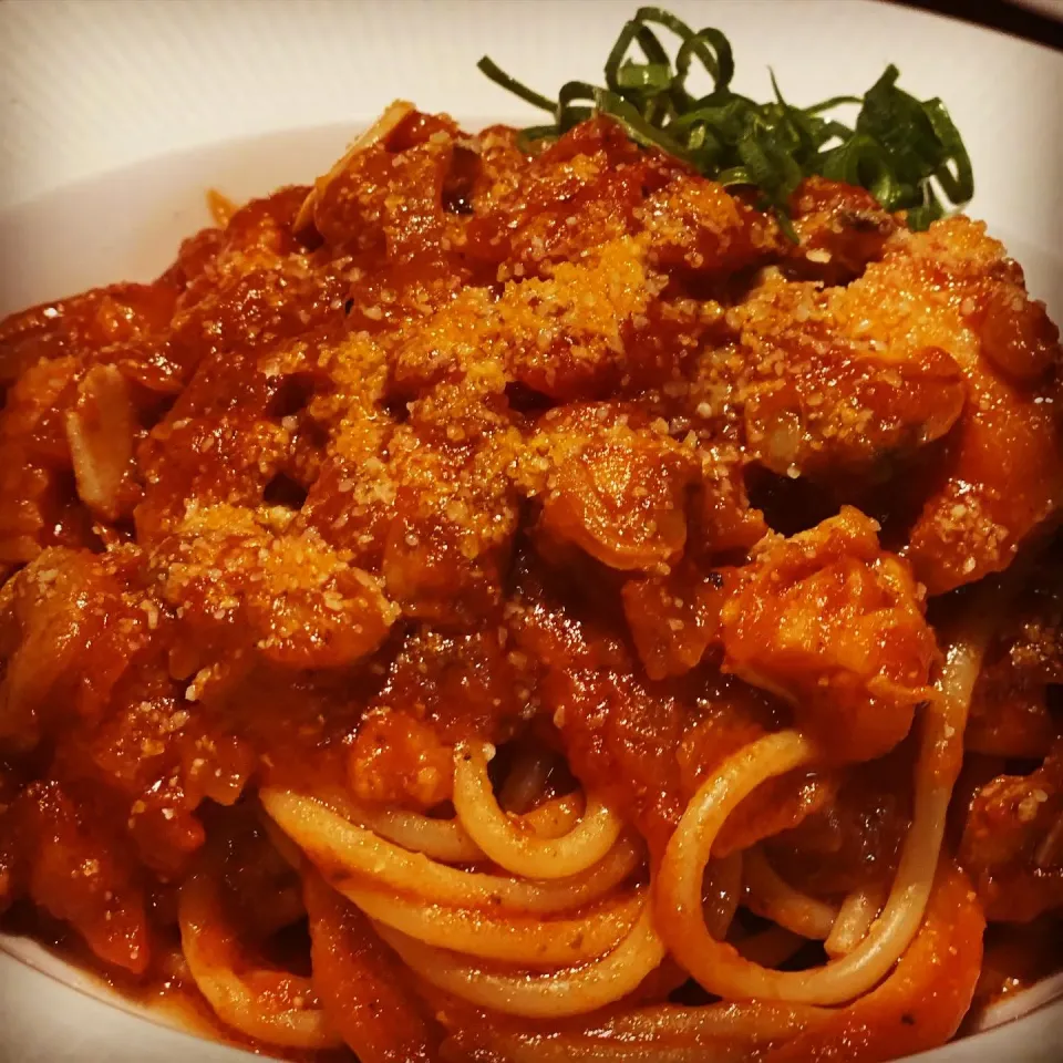 Dinner ! Dinner ! 
Mixed Seafood in a Rich Tomato & Genoese Sauce with Garlic Toast 
#basil #genoese #italiandish #freshisbest #chefemanuel|Emanuel Hayashiさん