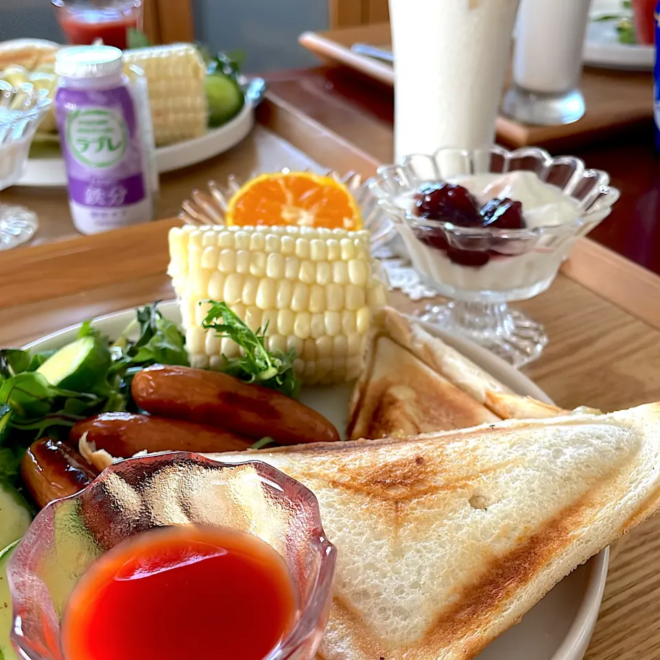 ホットサンドで休日の朝ごはん🥪|mokoさん