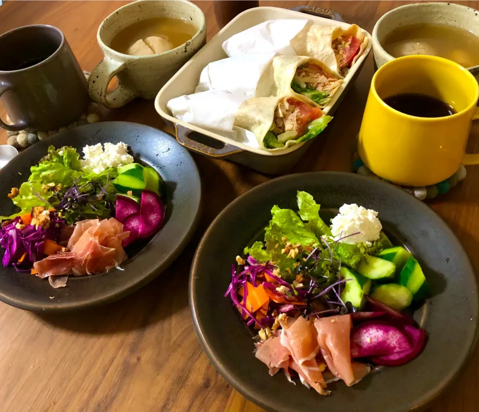 紫のサラダとカブのスープで朝ごはん|こんぶさん