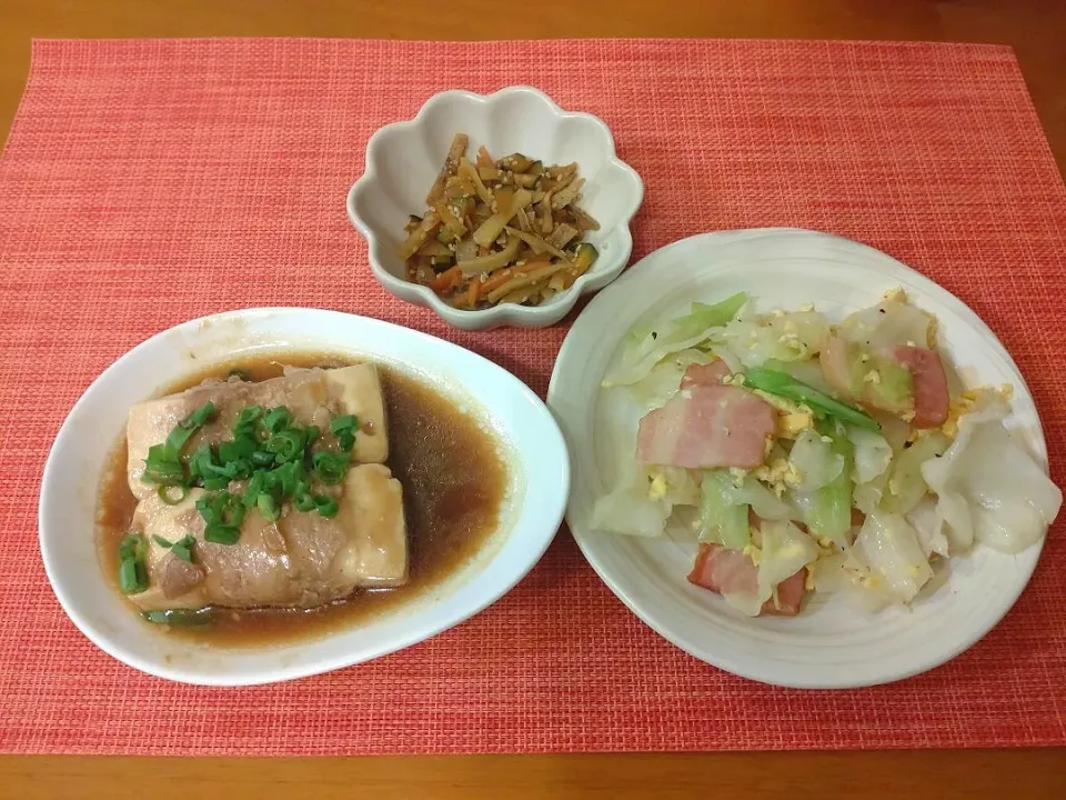 Snapdishの料理写真:☆肉巻き豆腐
☆キャベツとベーコン　卵のマヨ炒め
☆野菜きんぴら|chikakoさん