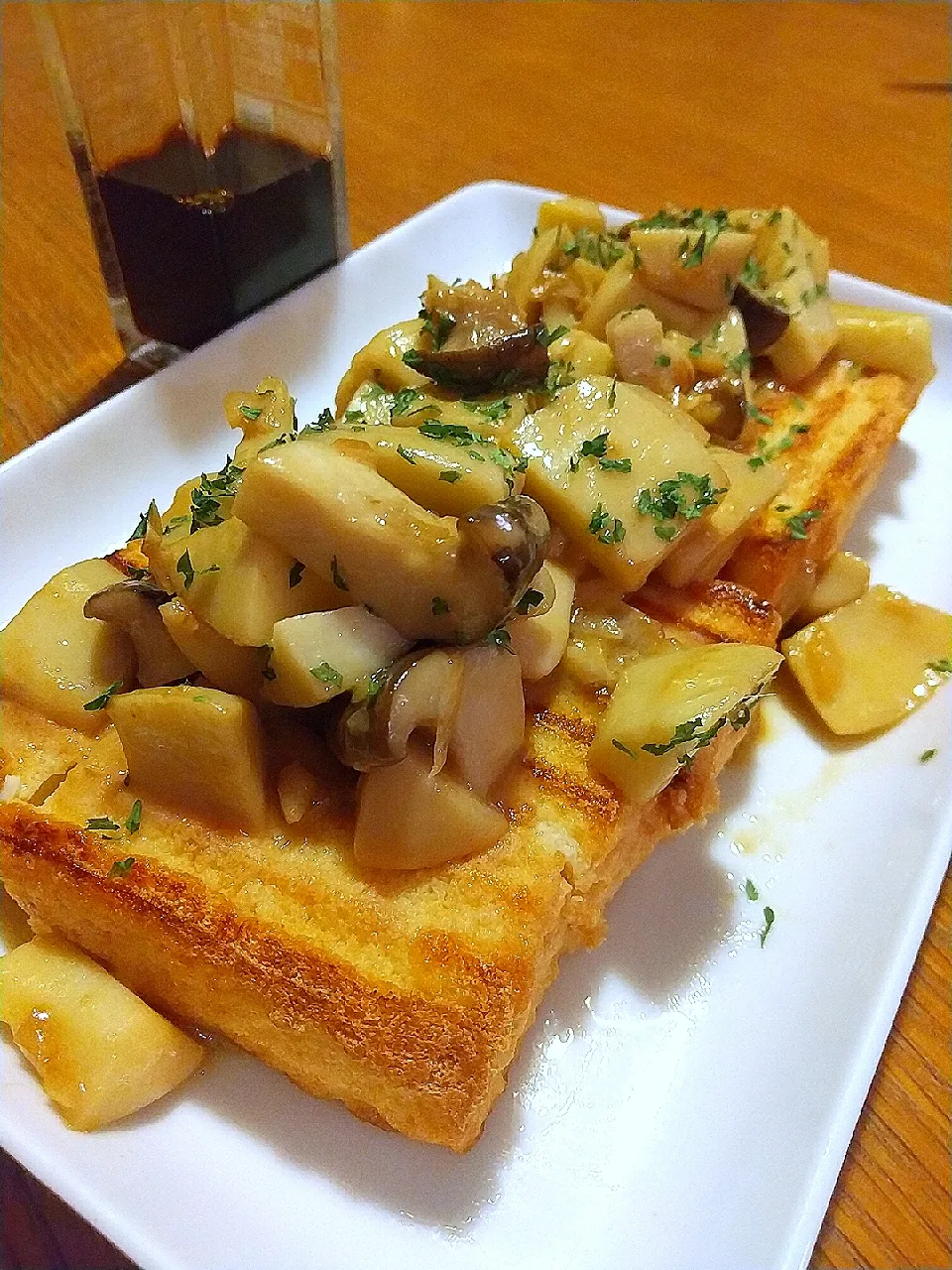 ひろりんさんの料理 淡紫で厚揚げのステーキ・シャンピニオンソース🍄|まきごろうさん