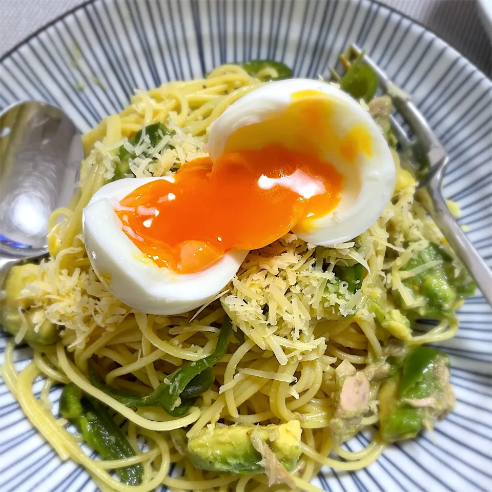 Snapdishの料理写真:アボカド×無限ツナピーのスパゲッティ|morimi32さん