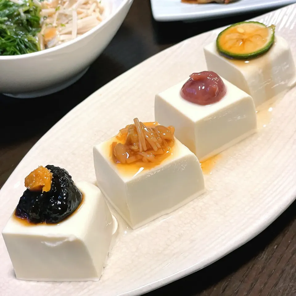 Snapdishの料理写真:豆腐の和風カナッペ。海苔佃煮&塩ウニ、なめ茸、梅、柚子ポン酢。|MAYUKOさん