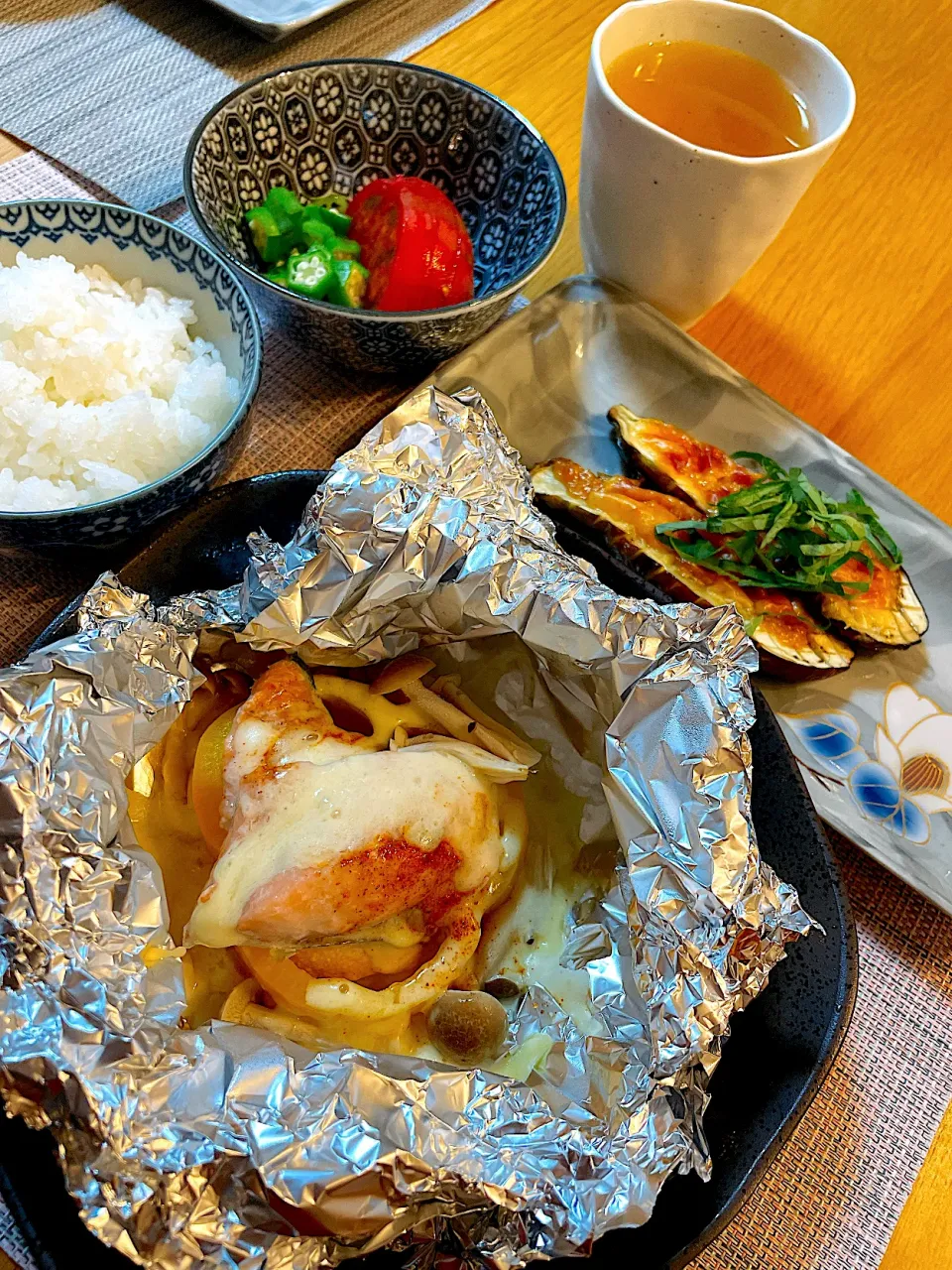 秋鮭としめじのチーズホイル焼きで晩御飯|Mikaさん