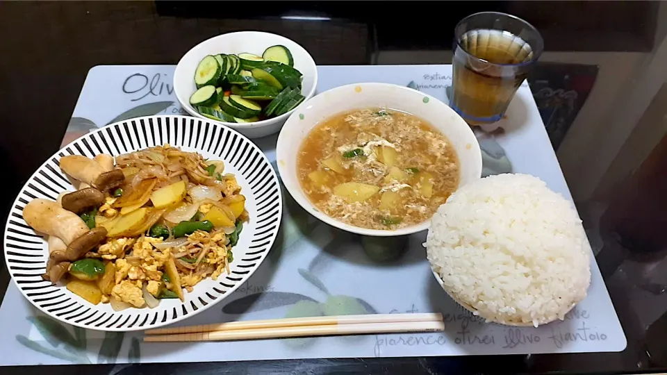 今夜は野菜炒め＆スープ作った😅|なおっちさん