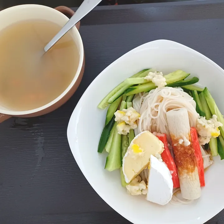 Snapdishの料理写真:手作り😆レモン塩麹でそうめん✨🍋✨
と納豆麹のスープ|ぽんすけさん