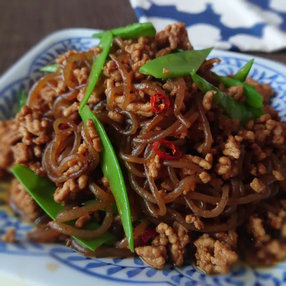 糸こんにゃくとひき肉のピリ辛炒め|ポトスさん