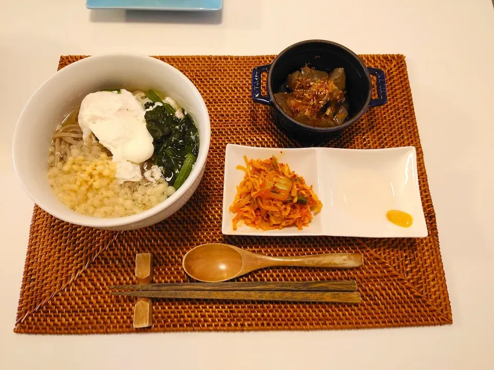 Snapdishの料理写真:今日の夕食　十割蕎麦、切り干し大根のキムチ和え、こんにゃくのめんつゆ炒め、崎陽軒福々シュウマイ|pinknari🐰🌈さん