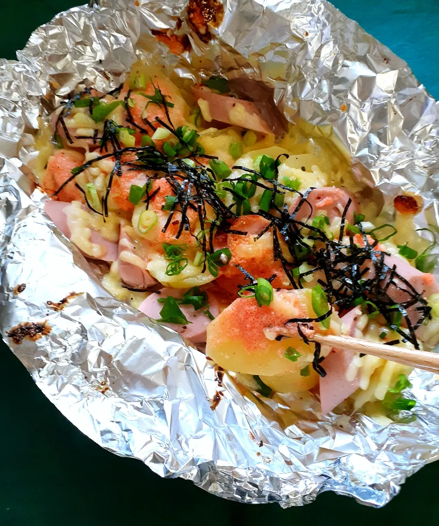 じゃが芋と魚肉ソーセージの
明太マヨチーズのホイル焼き😊|fumfumさん