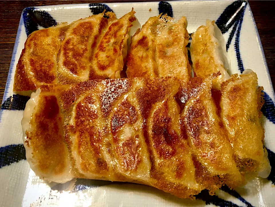 冷凍餃子焼いただけ|mottoさん