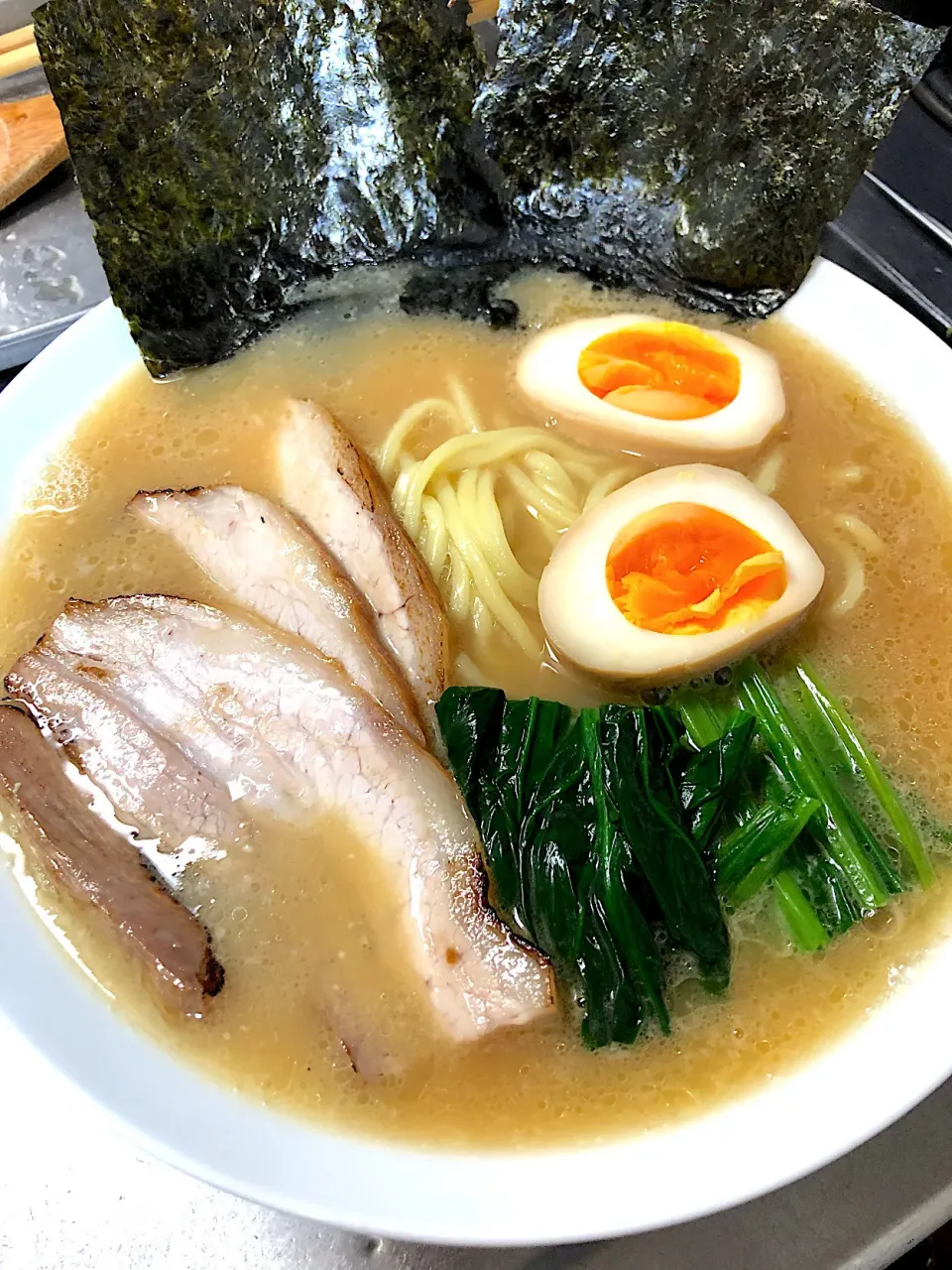 お家でラーメン　家系ラーメン麺以外手作りです|yosukeさん