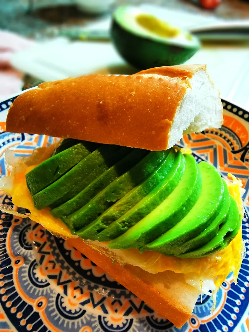 ​ Avocado and egg Sandwich​🥑🍳🥖|👑Rawi🍁Riw👑さん