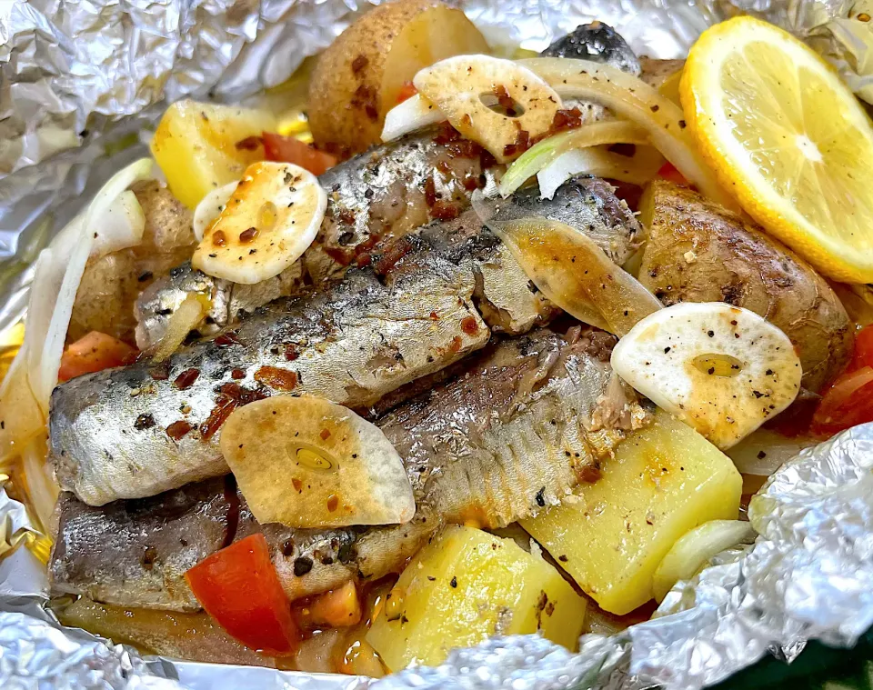 オイルサーディンとポテトのホイル焼き〜焦がしにんにく醤油がけ〜|ニコル🌈さん