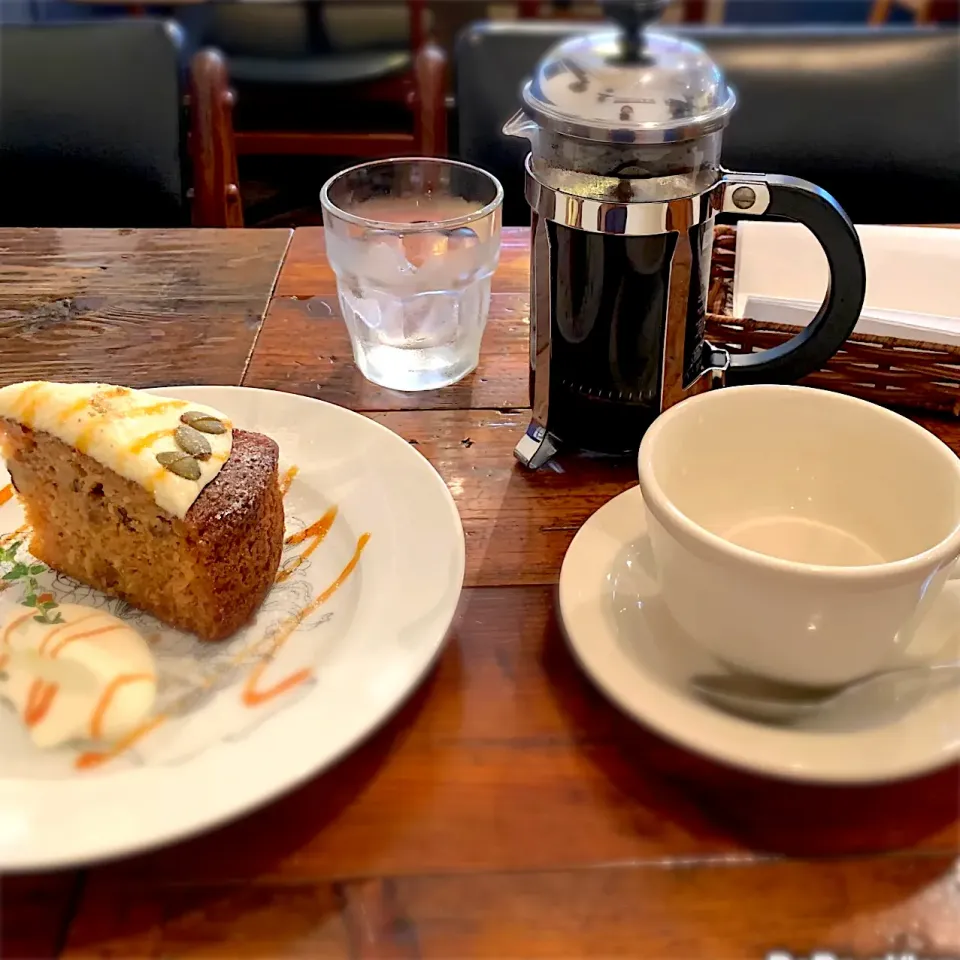 Weekend Afternoon Carrot Cake|LonelyBobさん