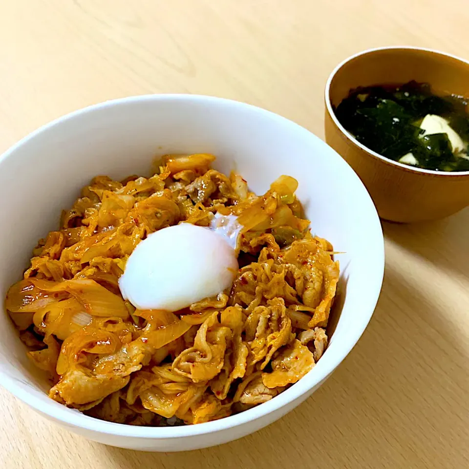 パパっとスタミナ ✧ 豚キムチ丼|ゆーいん ｜ 楽ちん しあわせごはん 𓆸⋆*さん