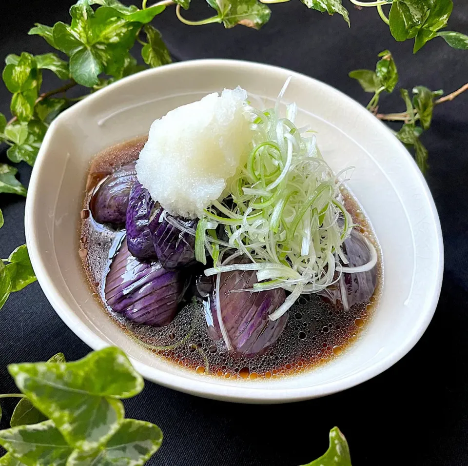 🍆熱々❓冷え冷え❓どちらがお好み❓揚げなすの煮浸し🍆|Hollyさん