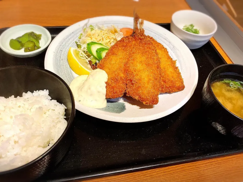 本日の日替り（アジフライ定食） ¥700|Blue Moon Caféさん