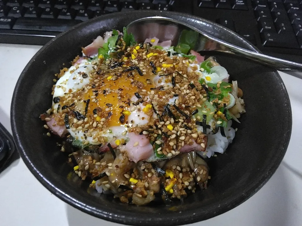 (今日も)なめ茸入りショゴス丼|darkbaronさん