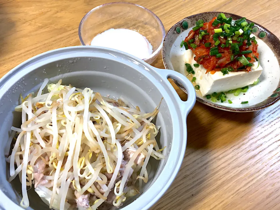 Snapdishの料理写真:豚肉と白菜の重ね蒸し🥬|さおりさん