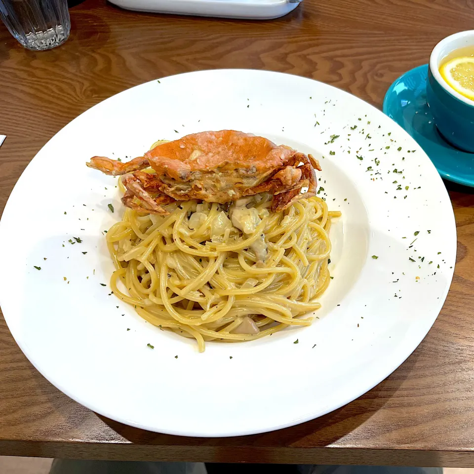 Fried soft shell crab spaghetti with crab sauce|skyblueさん