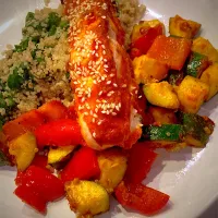 Snapdishの料理写真:Pesto salmon. Spinach quinoa. Piri piri veg|Cpthaggisさん