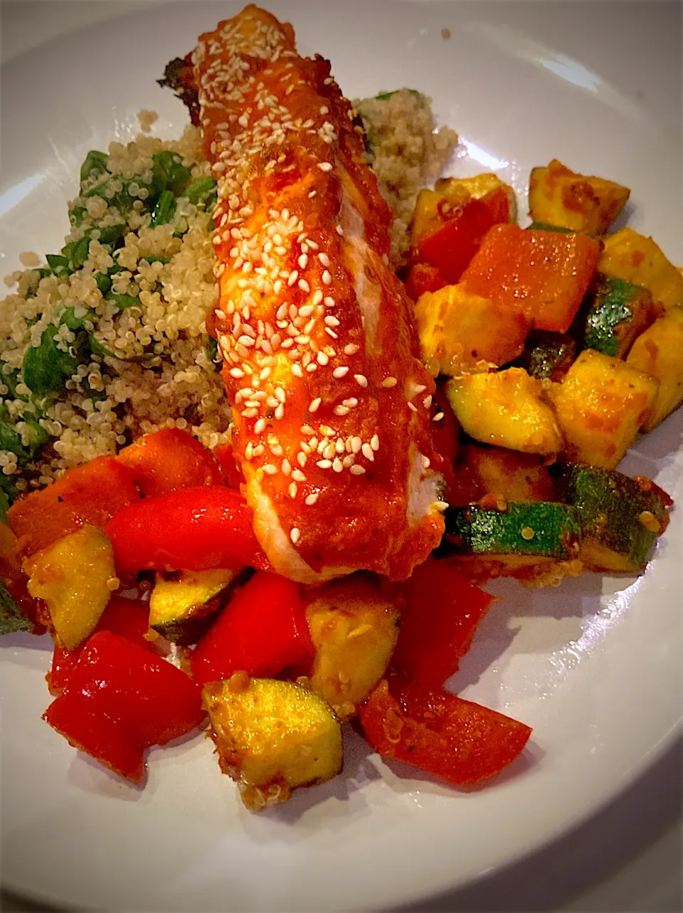 Snapdishの料理写真:Pesto salmon. Spinach quinoa. Piri piri veg|Cpthaggisさん