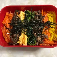 Snapdishの料理写真:昨日のおにぎらずの具が残った悲しいキンパ風弁当|Manaさん