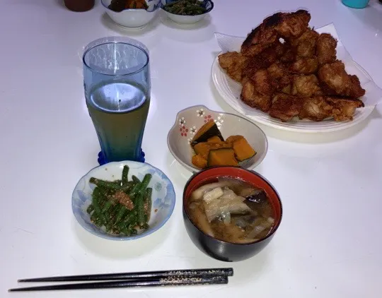 Snapdishの料理写真:晩御飯(^^)☆鶏の唐揚げ☆いんげんの胡麻和え☆南瓜の炊いたん☆みそ汁（キャベツ、揚げなす、しめじ）|Saharaさん