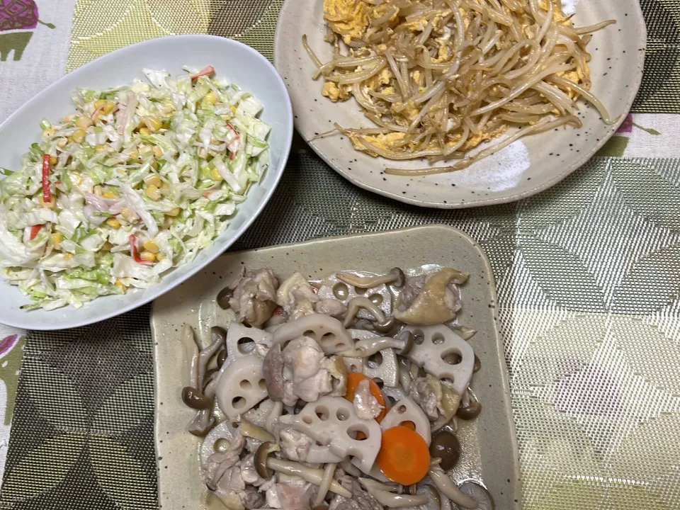 Snapdishの料理写真:鶏肉とれんこんの蒸し煮、もやしと卵のチャンプルー、コールスロー|peanutsさん