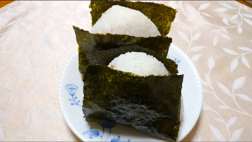 9/28の夜勤弁当
塩鮭のおにぎり🍙|卯月さん