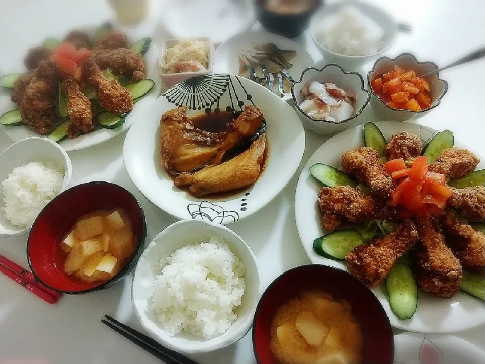 夕食(*^^*)
手羽元唐揚げ&サラダ🥗
煮魚(カンパチ)
たこわさ
サバ燻製
シーフードサラダ
オイキムチ
お味噌汁(お麩、豆腐)|プリン☆さん