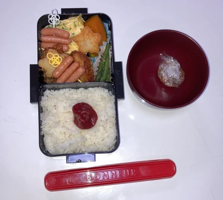 Snapdishの料理写真:パパ弁☆いんげんの胡麻和え☆南瓜煮☆星ポテト☆ポークビッツ☆鶏の唐揚げ☆葱入り卵焼き☆みそ玉|Saharaさん