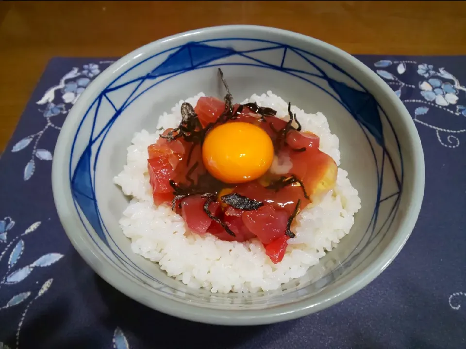 ユッケ丼風アレンジ卵かけご飯(朝ご飯)|enarinさん